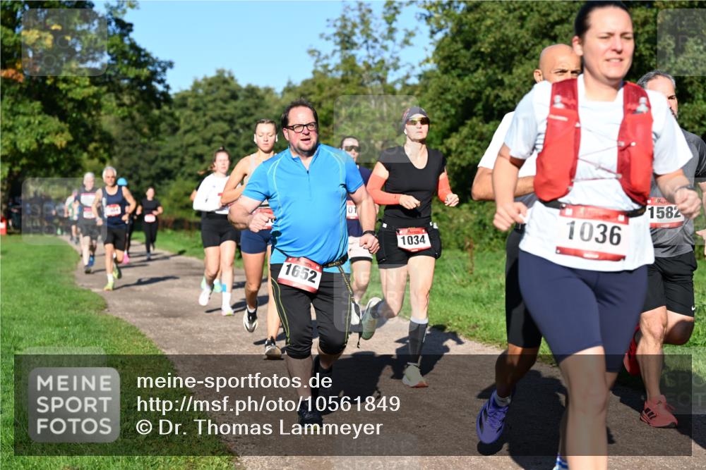 27.09.2026 - 35. Volkslauf durch das schöne Alstertal Dr. Thomas Lammeyer http://msf.ph/oto/10561849 27.09.2026 10:05:58 Laufen 1652, 1582, 1034, 1036 meine-sportfotos.de