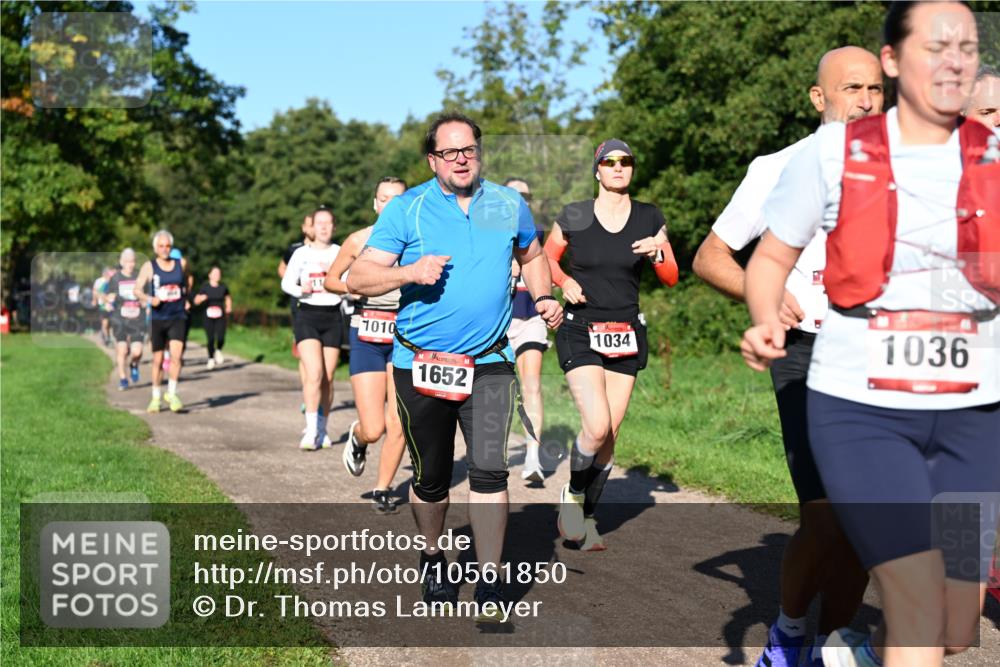 27.09.2026 - 35. Volkslauf durch das schöne Alstertal Dr. Thomas Lammeyer http://msf.ph/oto/10561850 27.09.2026 10:05:58 Laufen 1010, 1652, 1034, 1036 meine-sportfotos.de