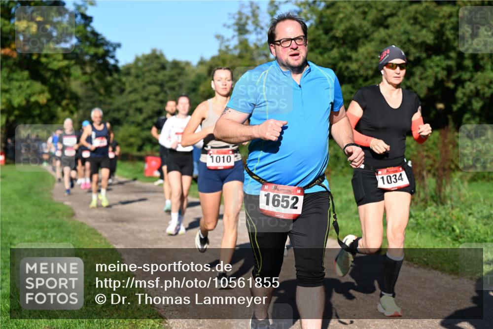 27.09.2026 - 35. Volkslauf durch das schöne Alstertal Dr. Thomas Lammeyer http://msf.ph/oto/10561855 27.09.2026 10:05:59 Laufen 1010, 1652, 1034 meine-sportfotos.de