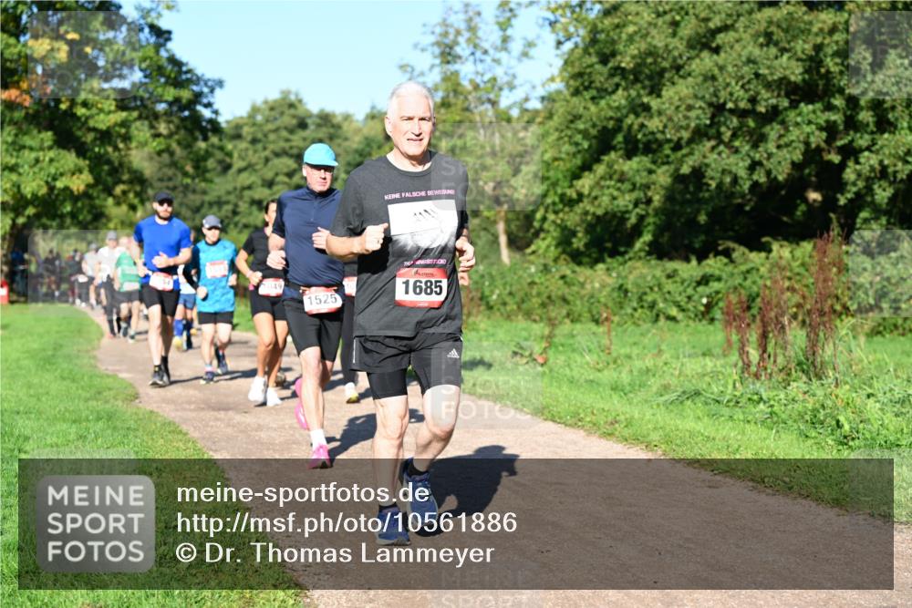27.09.2026 - 35. Volkslauf durch das schöne Alstertal Dr. Thomas Lammeyer http://msf.ph/oto/10561886 27.09.2026 10:06:04 Laufen 49, 1525, 10, 1685 meine-sportfotos.de