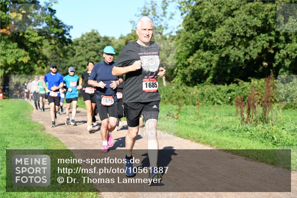 27.09.2026 - 35. Volkslauf durch das schöne Alstertal Dr. Thomas Lammeyer http://msf.ph/oto/10561887 27.09.2026 10:06:04 Laufen 1049, 1525, 1685 meine-sportfotos.de