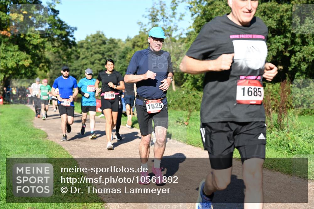 27.09.2026 - 35. Volkslauf durch das schöne Alstertal Dr. Thomas Lammeyer http://msf.ph/oto/10561892 27.09.2026 10:06:05 Laufen 54, 1553, 1049, 1525, 1685 meine-sportfotos.de