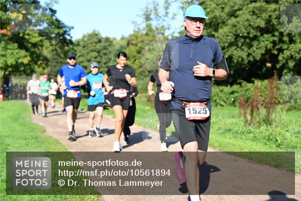 27.09.2026 - 35. Volkslauf durch das schöne Alstertal Dr. Thomas Lammeyer http://msf.ph/oto/10561894 27.09.2026 10:06:05 Laufen 1049, 1040, 1525 meine-sportfotos.de