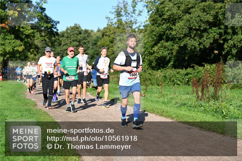 27.09.2026 - 35. Volkslauf durch das schöne Alstertal Dr. Thomas Lammeyer http://msf.ph/oto/10561918 27.09.2026 10:06:10 Laufen 1673, 1627, 1595, 1604 meine-sportfotos.de