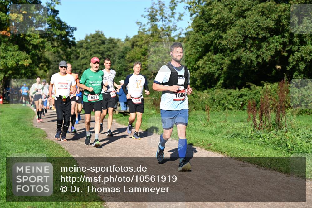 27.09.2026 - 35. Volkslauf durch das schöne Alstertal Dr. Thomas Lammeyer http://msf.ph/oto/10561919 27.09.2026 10:06:10 Laufen 1673, 1627, 1595, 1604 meine-sportfotos.de