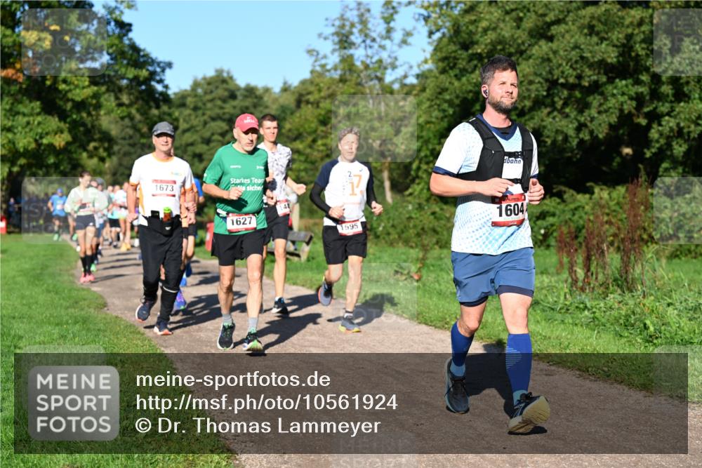 27.09.2026 - 35. Volkslauf durch das schöne Alstertal Dr. Thomas Lammeyer http://msf.ph/oto/10561924 27.09.2026 10:06:11 Laufen 1673, 1627, 1595, 1604 meine-sportfotos.de
