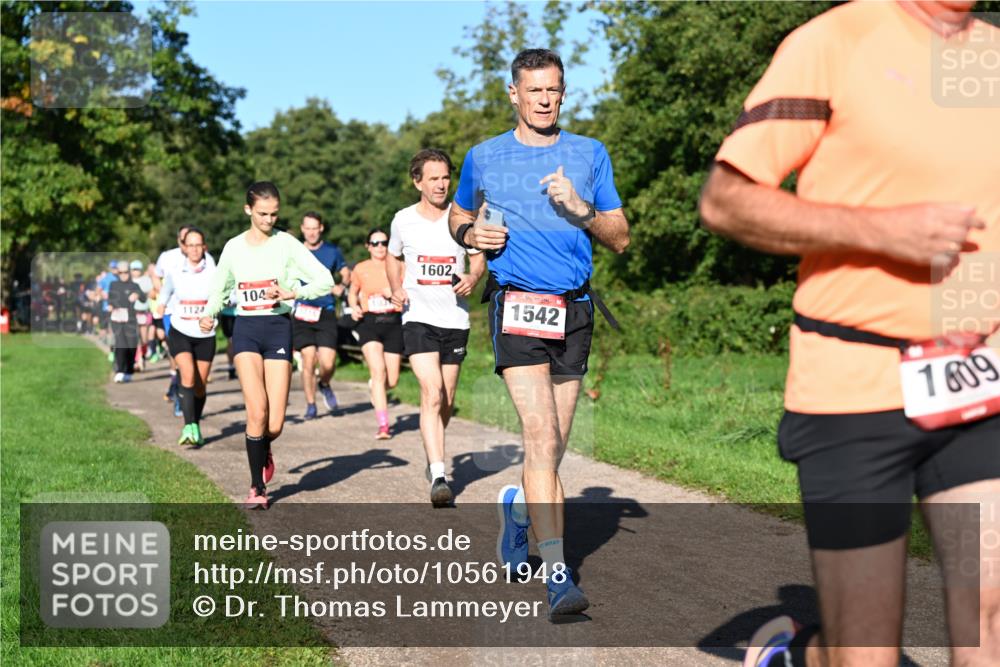 27.09.2026 - 35. Volkslauf durch das schöne Alstertal Dr. Thomas Lammeyer http://msf.ph/oto/10561948 27.09.2026 10:06:15 Laufen 1124, 104, 1602, 1542, 1609 meine-sportfotos.de