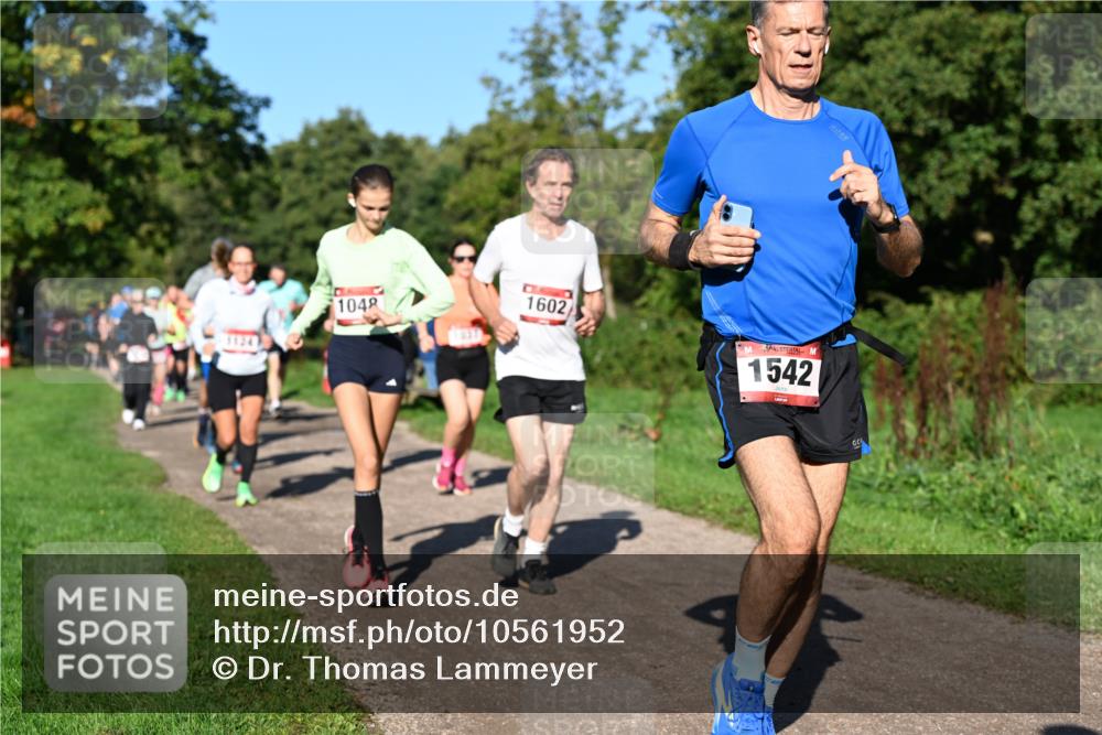27.09.2026 - 35. Volkslauf durch das schöne Alstertal Dr. Thomas Lammeyer http://msf.ph/oto/10561952 27.09.2026 10:06:15 Laufen 1048, 1602, 1542 meine-sportfotos.de