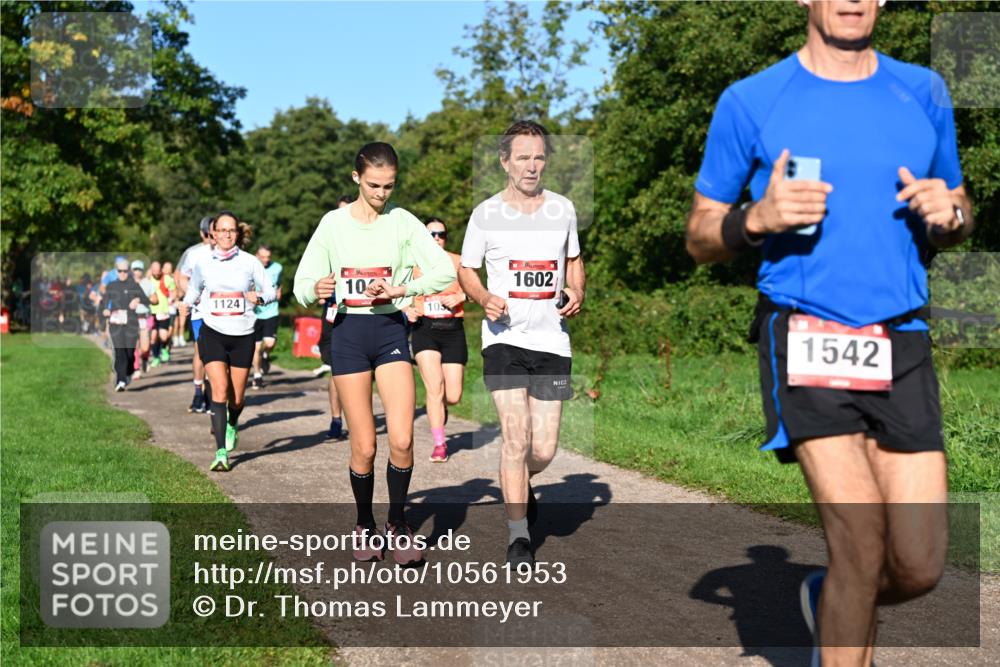 27.09.2026 - 35. Volkslauf durch das schöne Alstertal Dr. Thomas Lammeyer http://msf.ph/oto/10561953 27.09.2026 10:06:16 Laufen 1124, 10, 105, 1602, 1542 meine-sportfotos.de