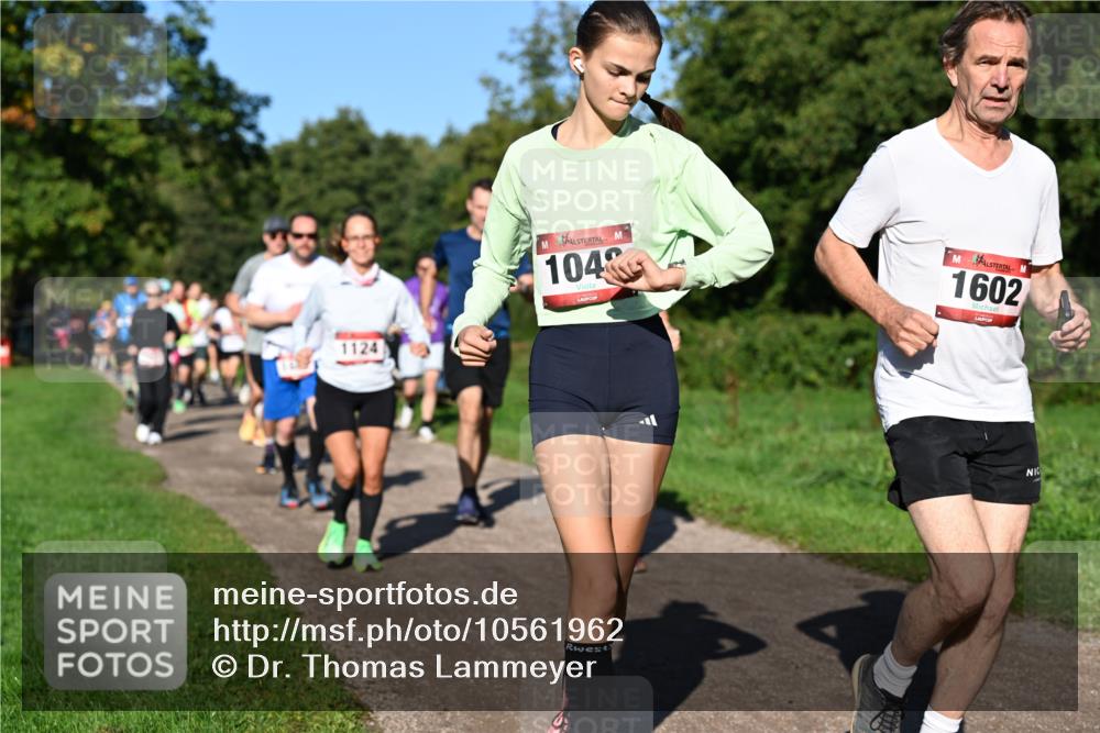 27.09.2026 - 35. Volkslauf durch das schöne Alstertal Dr. Thomas Lammeyer http://msf.ph/oto/10561962 27.09.2026 10:06:17 Laufen 1124, 104, 1602 meine-sportfotos.de