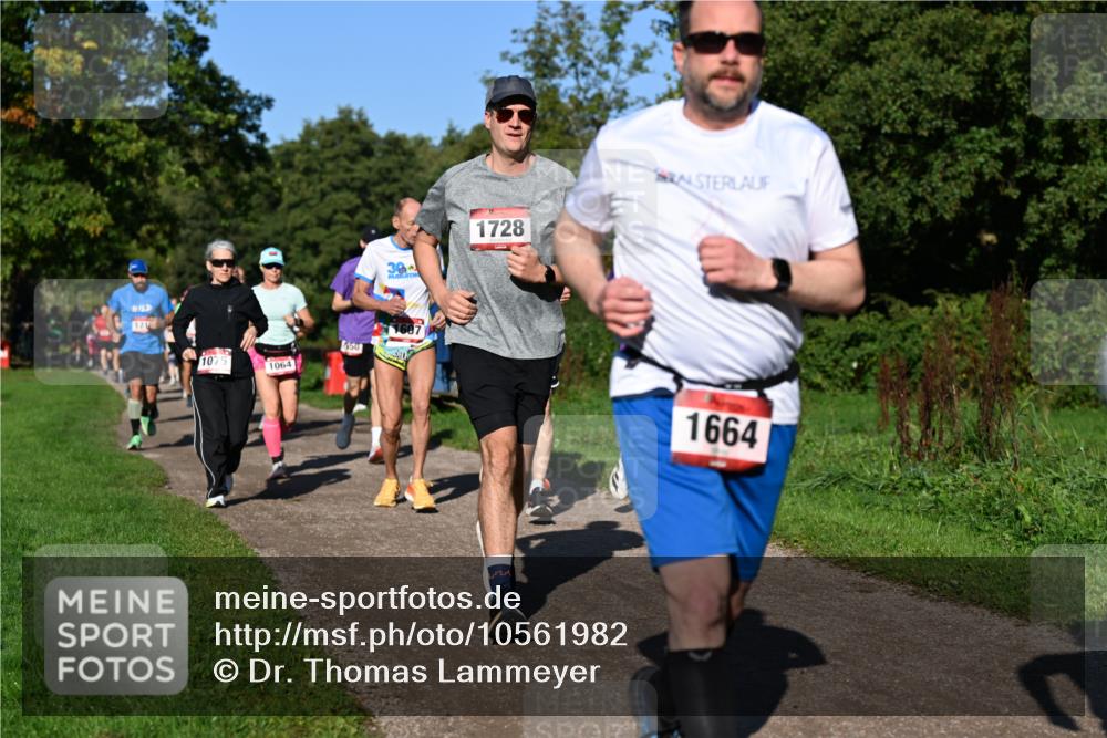 27.09.2026 - 35. Volkslauf durch das schöne Alstertal Dr. Thomas Lammeyer http://msf.ph/oto/10561982 27.09.2026 10:06:20 Laufen 177, 1075, 1064, 650, 36, 1728, 1664 meine-sportfotos.de