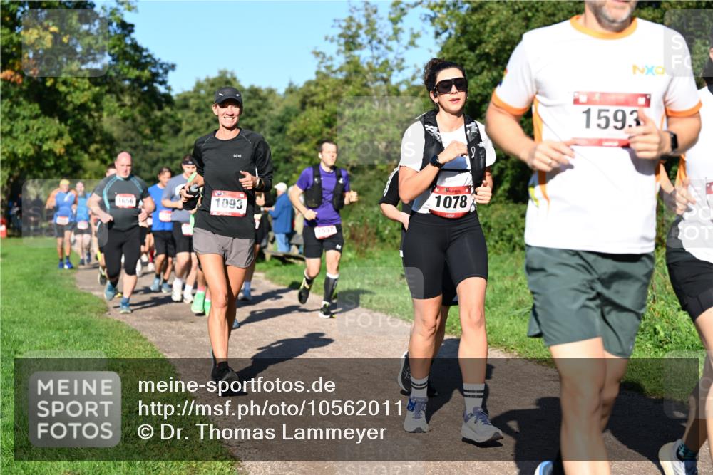 27.09.2026 - 35. Volkslauf durch das schöne Alstertal Dr. Thomas Lammeyer http://msf.ph/oto/10562011 27.09.2026 10:06:27 Laufen 1656, 1093, 1557, 1078, 1593 meine-sportfotos.de
