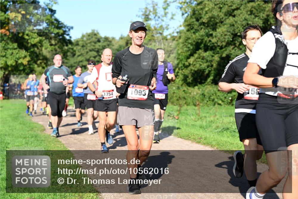 27.09.2026 - 35. Volkslauf durch das schöne Alstertal Dr. Thomas Lammeyer http://msf.ph/oto/10562016 27.09.2026 10:06:28 Laufen 1754, 1093, 1557, 58 meine-sportfotos.de