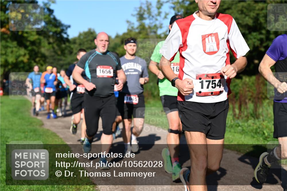 27.09.2026 - 35. Volkslauf durch das schöne Alstertal Dr. Thomas Lammeyer http://msf.ph/oto/10562028 27.09.2026 10:06:30 Laufen 170, 1656, 1635, 16, 1754 meine-sportfotos.de