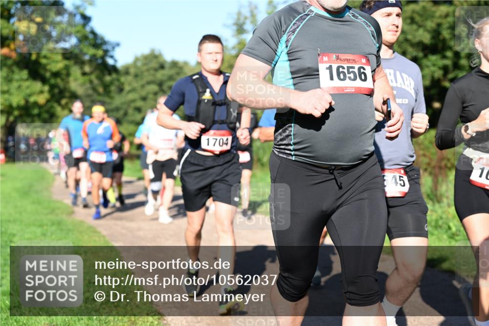 27.09.2026 - 35. Volkslauf durch das schöne Alstertal Dr. Thomas Lammeyer http://msf.ph/oto/10562037 27.09.2026 10:06:31 Laufen 1704, 1656, 645, 1 meine-sportfotos.de