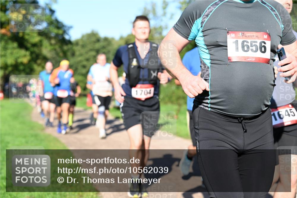 27.09.2026 - 35. Volkslauf durch das schöne Alstertal Dr. Thomas Lammeyer http://msf.ph/oto/10562039 27.09.2026 10:06:32 Laufen 1704, 1656, 1645 meine-sportfotos.de