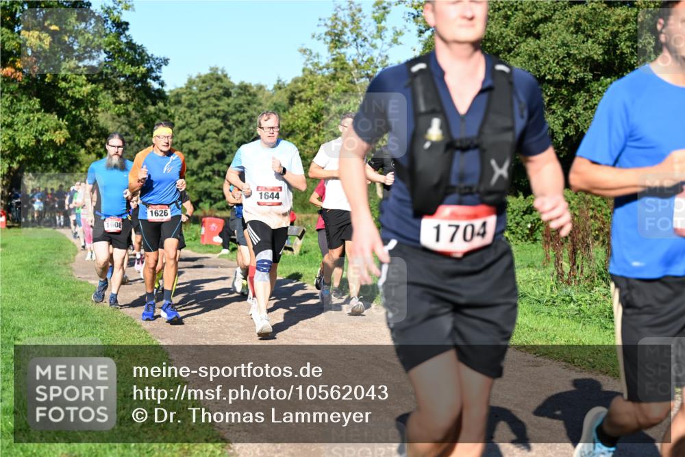 27.09.2026 - 35. Volkslauf durch das schöne Alstertal Dr. Thomas Lammeyer http://msf.ph/oto/10562043 27.09.2026 10:06:32 Laufen 1608, 1626, 1644, 1704 meine-sportfotos.de