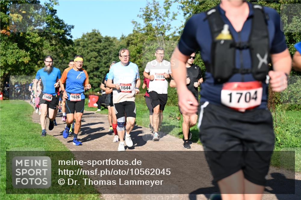27.09.2026 - 35. Volkslauf durch das schöne Alstertal Dr. Thomas Lammeyer http://msf.ph/oto/10562045 27.09.2026 10:06:33 Laufen 1608, 1626, 1644, 1610, 1704 meine-sportfotos.de