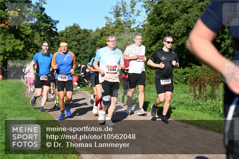 27.09.2026 - 35. Volkslauf durch das schöne Alstertal Dr. Thomas Lammeyer http://msf.ph/oto/10562048 27.09.2026 10:06:33 Laufen 1608, 1626, 1644, 1610, 1628 meine-sportfotos.de