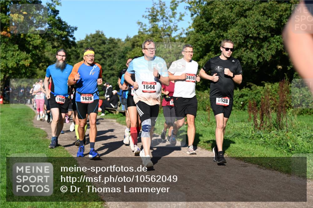 27.09.2026 - 35. Volkslauf durch das schöne Alstertal Dr. Thomas Lammeyer http://msf.ph/oto/10562049 27.09.2026 10:06:33 Laufen 1608, 1626, 1644, 1610, 1628 meine-sportfotos.de