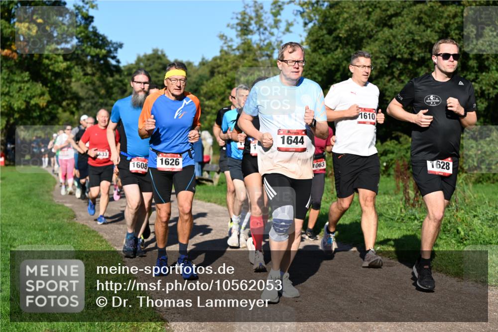 27.09.2026 - 35. Volkslauf durch das schöne Alstertal Dr. Thomas Lammeyer http://msf.ph/oto/10562053 27.09.2026 10:06:34 Laufen 1608, 1626, 1644, 1063, 1610, 1628 meine-sportfotos.de