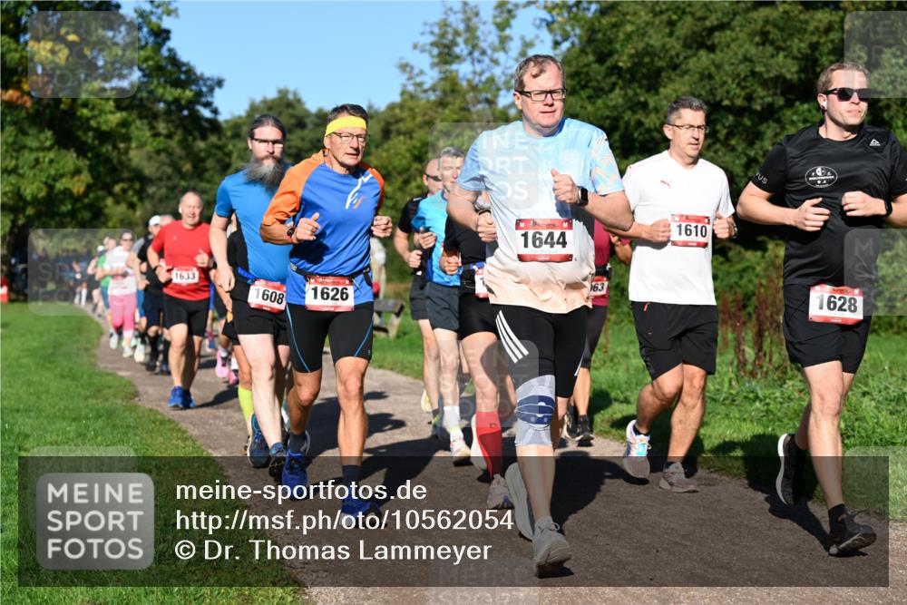 27.09.2026 - 35. Volkslauf durch das schöne Alstertal Dr. Thomas Lammeyer http://msf.ph/oto/10562054 27.09.2026 10:06:34 Laufen 1633, 608, 1626, 1644, 1610, 63, 1628 meine-sportfotos.de