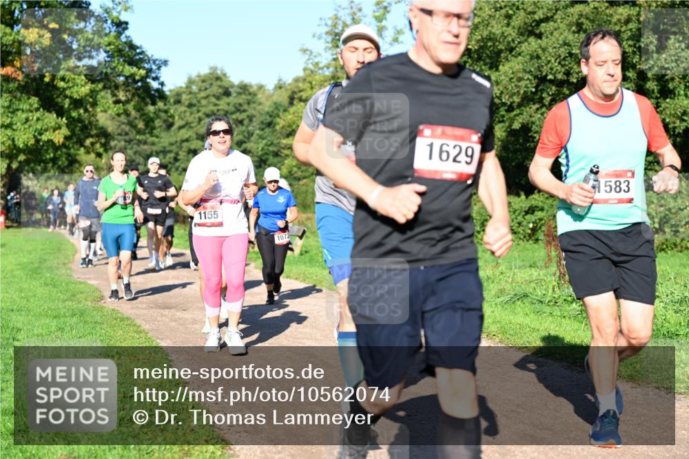 27.09.2026 - 35. Volkslauf durch das schöne Alstertal Dr. Thomas Lammeyer http://msf.ph/oto/10562074 27.09.2026 10:06:39 Laufen 1155, 1072, 1629, 583 meine-sportfotos.de