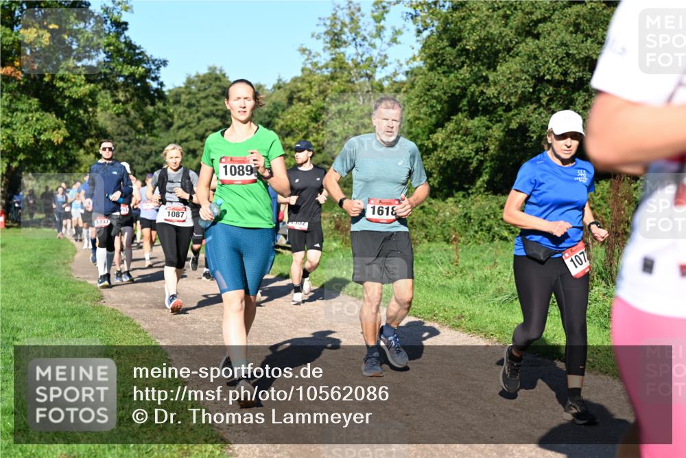 27.09.2026 - 35. Volkslauf durch das schöne Alstertal Dr. Thomas Lammeyer http://msf.ph/oto/10562086 27.09.2026 10:06:42 Laufen 1737, 1087, 1089, 161, 1072 meine-sportfotos.de