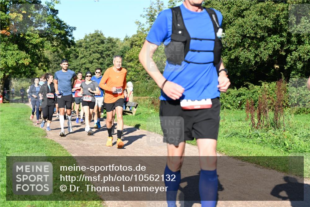 27.09.2026 - 35. Volkslauf durch das schöne Alstertal Dr. Thomas Lammeyer http://msf.ph/oto/10562132 27.09.2026 10:06:50 Laufen 1065, 1056, 605 meine-sportfotos.de