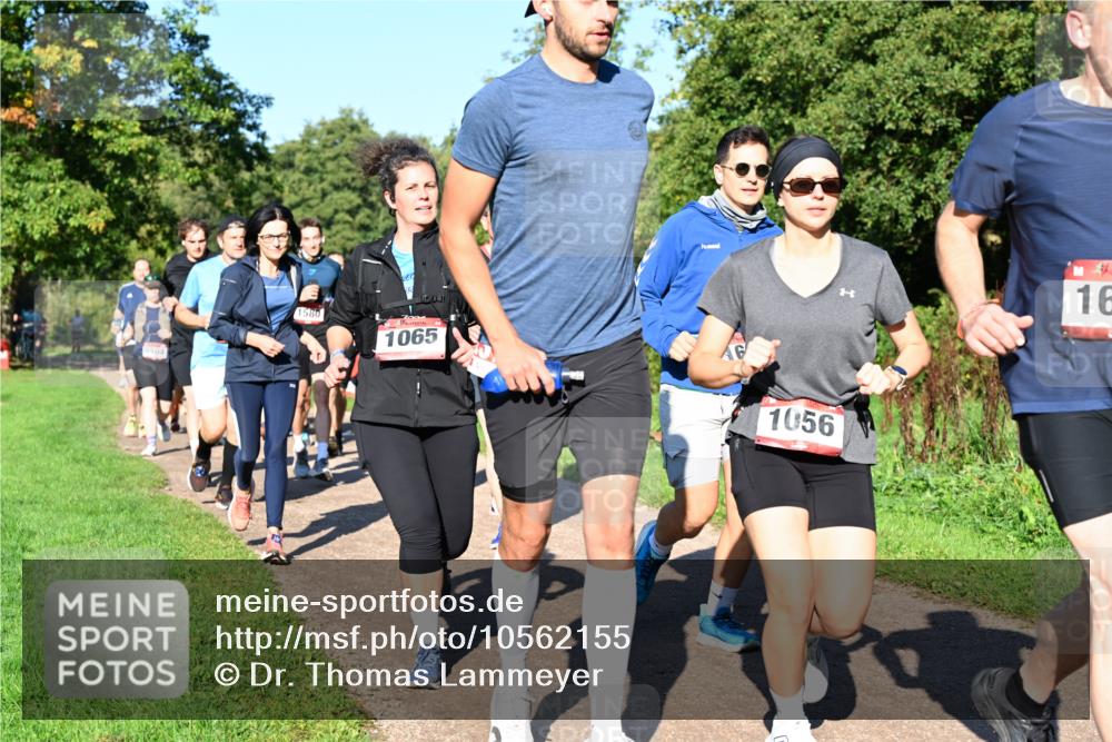 27.09.2026 - 35. Volkslauf durch das schöne Alstertal Dr. Thomas Lammeyer http://msf.ph/oto/10562155 27.09.2026 10:06:54 Laufen 1104, 1580, 1065, 1056, 16 meine-sportfotos.de