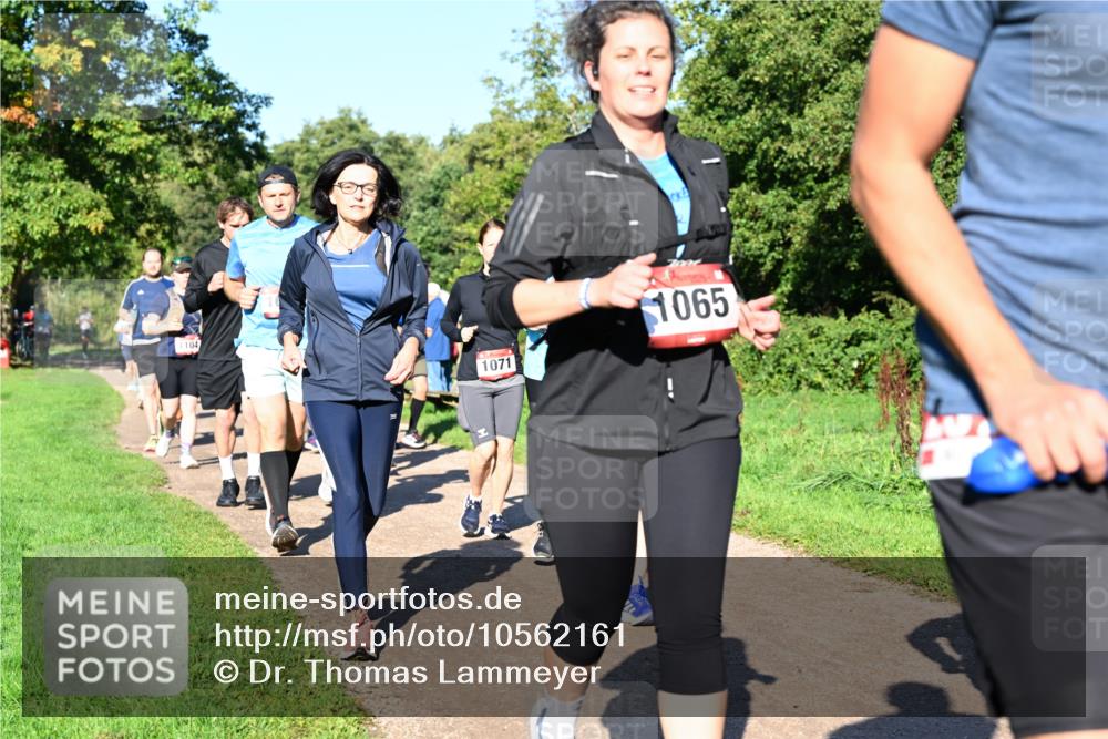 27.09.2026 - 35. Volkslauf durch das schöne Alstertal Dr. Thomas Lammeyer http://msf.ph/oto/10562161 27.09.2026 10:06:55 Laufen 1104, 1071, 1065 meine-sportfotos.de