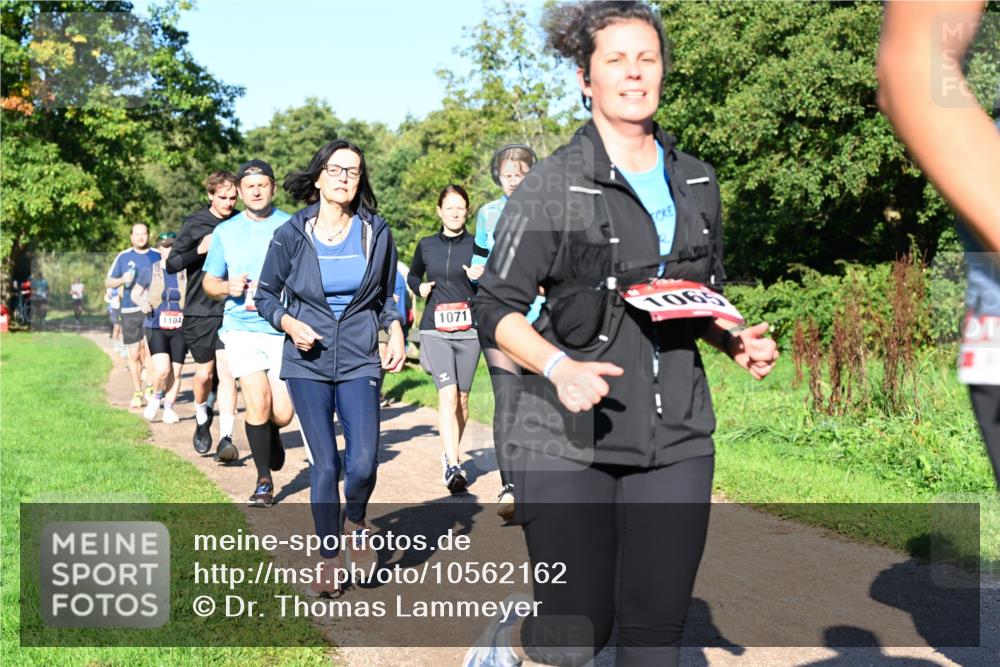 27.09.2026 - 35. Volkslauf durch das schöne Alstertal Dr. Thomas Lammeyer http://msf.ph/oto/10562162 27.09.2026 10:06:55 Laufen 1104, 1071, 1065 meine-sportfotos.de