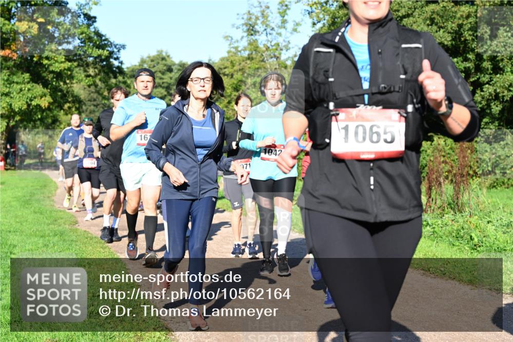 27.09.2026 - 35. Volkslauf durch das schöne Alstertal Dr. Thomas Lammeyer http://msf.ph/oto/10562164 27.09.2026 10:06:55 Laufen 104, 16, 971, 1042, 1065 meine-sportfotos.de