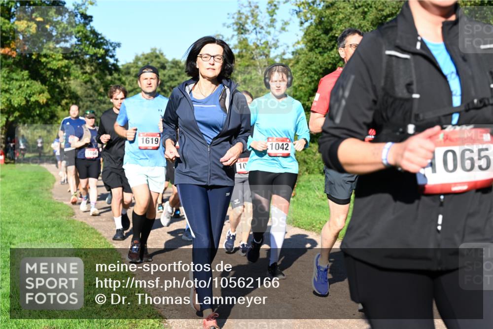 27.09.2026 - 35. Volkslauf durch das schöne Alstertal Dr. Thomas Lammeyer http://msf.ph/oto/10562166 27.09.2026 10:06:56 Laufen 104, 1619, 10, 1042, 065 meine-sportfotos.de
