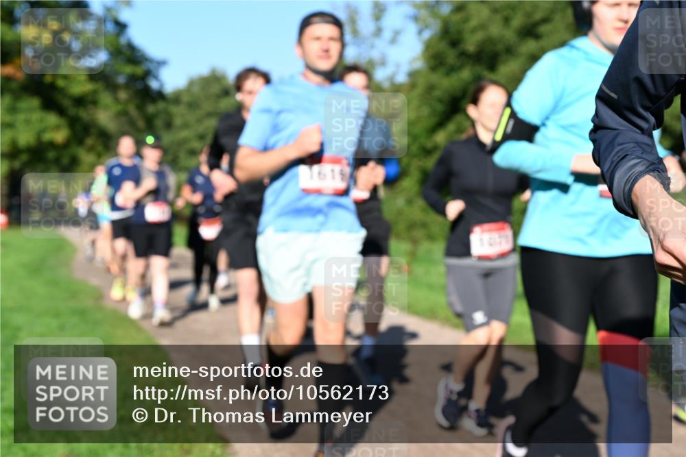 27.09.2026 - 35. Volkslauf durch das schöne Alstertal Dr. Thomas Lammeyer http://msf.ph/oto/10562173 27.09.2026 10:06:57 Laufen 1615 meine-sportfotos.de