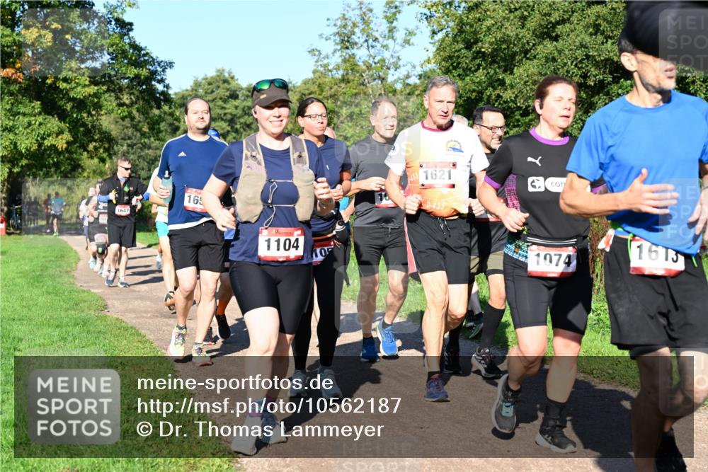 27.09.2026 - 35. Volkslauf durch das schöne Alstertal Dr. Thomas Lammeyer http://msf.ph/oto/10562187 27.09.2026 10:06:59 Laufen 16471, 165, 1104, 10, 433, 1621, 433, 1074, 1613 meine-sportfotos.de