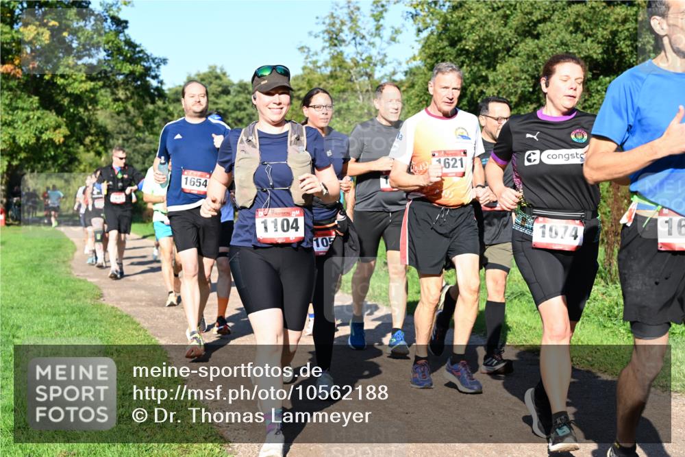 27.09.2026 - 35. Volkslauf durch das schöne Alstertal Dr. Thomas Lammeyer http://msf.ph/oto/10562188 27.09.2026 10:06:59 Laufen 1654, 1104, 105, 433, 1621, 16, 1974 meine-sportfotos.de