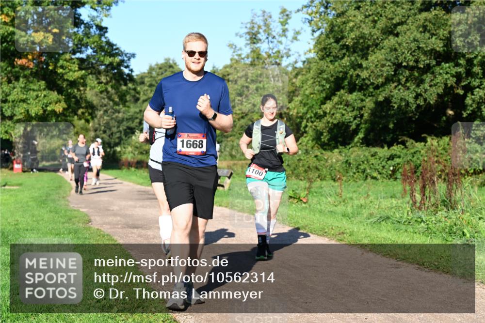 27.09.2026 - 35. Volkslauf durch das schöne Alstertal Dr. Thomas Lammeyer http://msf.ph/oto/10562314 27.09.2026 10:07:34 Laufen 1668, 1100 meine-sportfotos.de