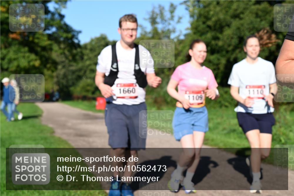 27.09.2026 - 35. Volkslauf durch das schöne Alstertal Dr. Thomas Lammeyer http://msf.ph/oto/10562473 27.09.2026 10:08:23 Laufen 1660, 1109, 1110 meine-sportfotos.de