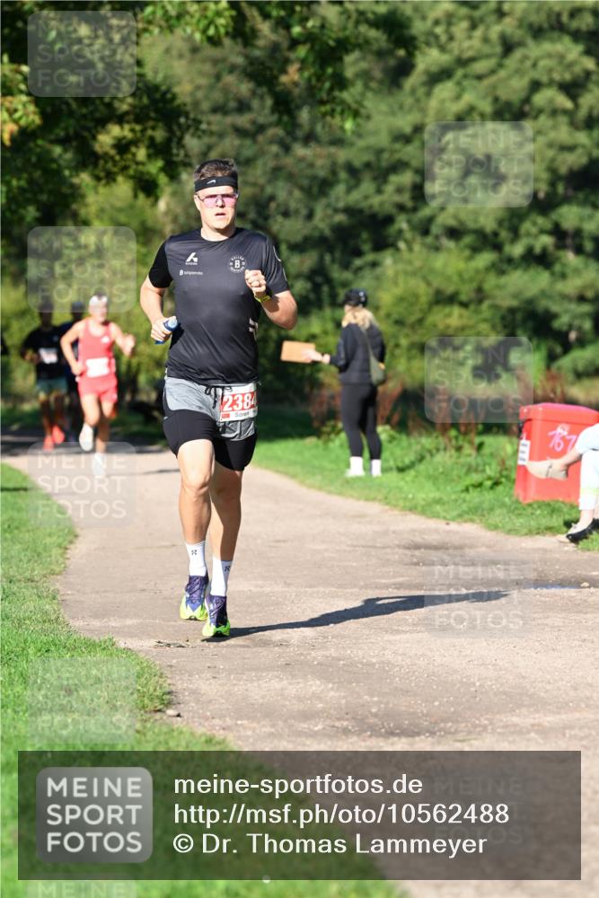 27.09.2026 - 35. Volkslauf durch das schöne Alstertal Dr. Thomas Lammeyer http://msf.ph/oto/10562488 27.09.2026 10:23:46 Laufen 8, 2384, 171, 167 meine-sportfotos.de
