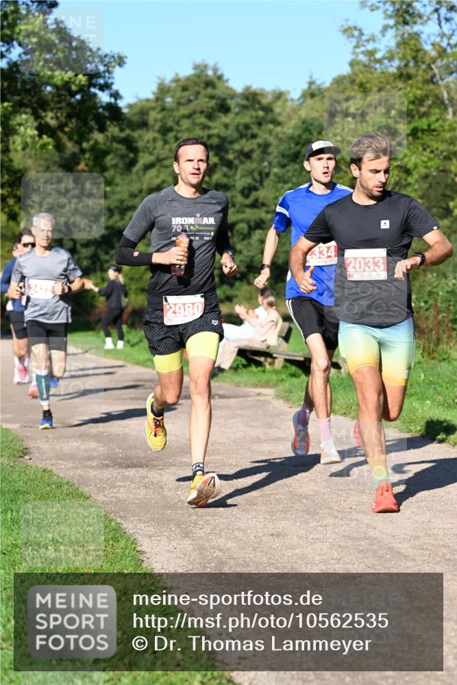27.09.2026 - 35. Volkslauf durch das schöne Alstertal Dr. Thomas Lammeyer http://msf.ph/oto/10562535 27.09.2026 10:23:58 Laufen 703, 2, 2422, 2980, 334, 2033 meine-sportfotos.de