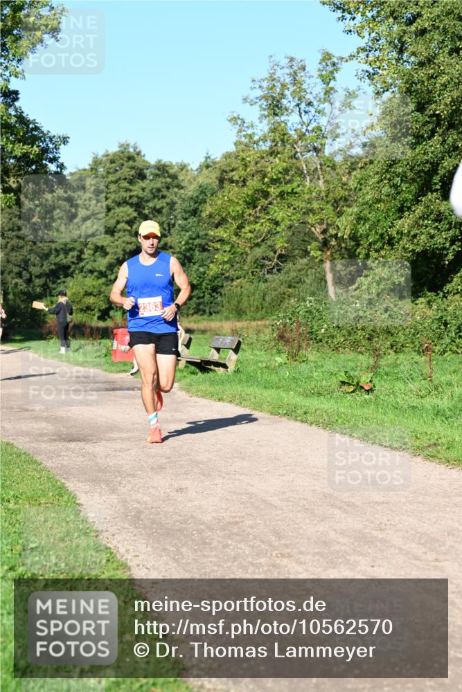 27.09.2026 - 35. Volkslauf durch das schöne Alstertal Dr. Thomas Lammeyer http://msf.ph/oto/10562570 27.09.2026 10:24:05 Laufen 2363 meine-sportfotos.de