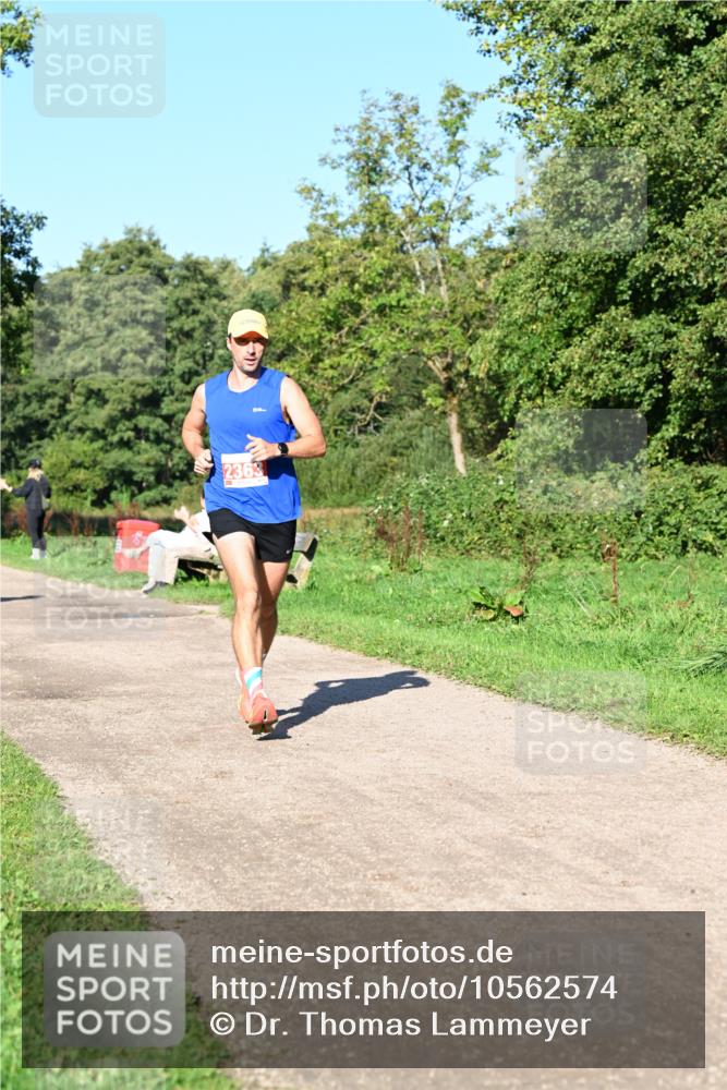 27.09.2026 - 35. Volkslauf durch das schöne Alstertal Dr. Thomas Lammeyer http://msf.ph/oto/10562574 27.09.2026 10:24:06 Laufen 2363 meine-sportfotos.de