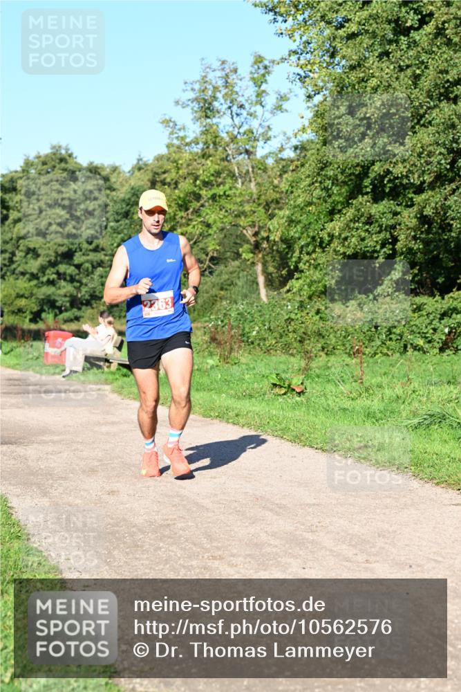 27.09.2026 - 35. Volkslauf durch das schöne Alstertal Dr. Thomas Lammeyer http://msf.ph/oto/10562576 27.09.2026 10:24:06 Laufen 2363 meine-sportfotos.de