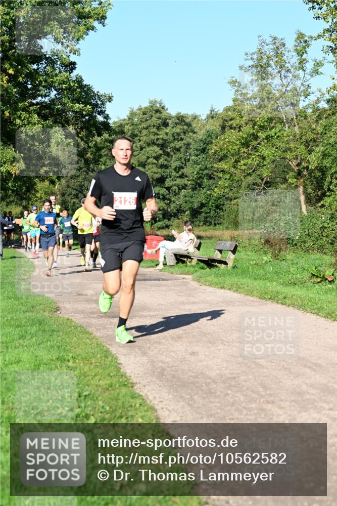 27.09.2026 - 35. Volkslauf durch das schöne Alstertal Dr. Thomas Lammeyer http://msf.ph/oto/10562582 27.09.2026 10:24:10 Laufen 2335, 2508, 2126 meine-sportfotos.de