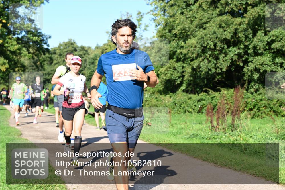 27.09.2026 - 35. Volkslauf durch das schöne Alstertal Dr. Thomas Lammeyer http://msf.ph/oto/10562610 27.09.2026 10:24:16 Laufen 2335, 2502 meine-sportfotos.de