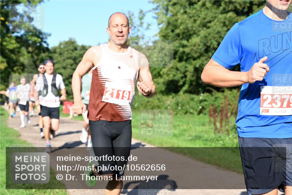 27.09.2026 - 35. Volkslauf durch das schöne Alstertal Dr. Thomas Lammeyer http://msf.ph/oto/10562656 27.09.2026 10:24:23 Laufen 2119, 2379 meine-sportfotos.de