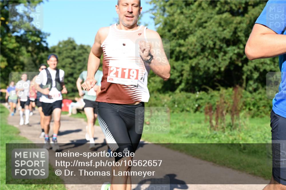 27.09.2026 - 35. Volkslauf durch das schöne Alstertal Dr. Thomas Lammeyer http://msf.ph/oto/10562657 27.09.2026 10:24:23 Laufen 2119 meine-sportfotos.de