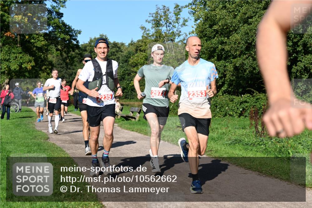 27.09.2026 - 35. Volkslauf durch das schöne Alstertal Dr. Thomas Lammeyer http://msf.ph/oto/10562662 27.09.2026 10:24:24 Laufen 2306, 2235, 2972, 2353 meine-sportfotos.de