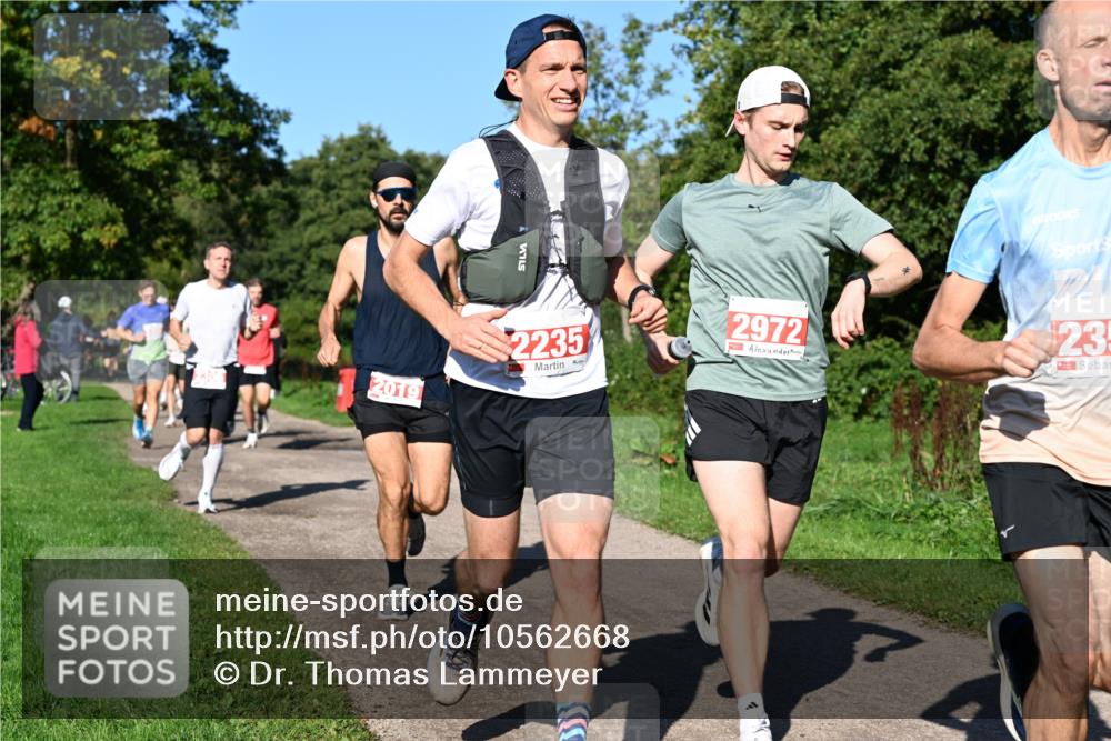 27.09.2026 - 35. Volkslauf durch das schöne Alstertal Dr. Thomas Lammeyer http://msf.ph/oto/10562668 27.09.2026 10:24:25 Laufen 2306, 2019, 2235, 2972, 23 meine-sportfotos.de